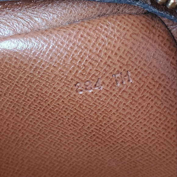 Louis Vuitton Marly Bandoliere Clutch - Picture 16 of 16